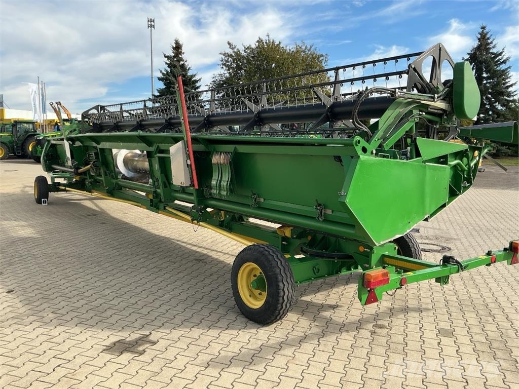 John Deere S685i Mähdrescher