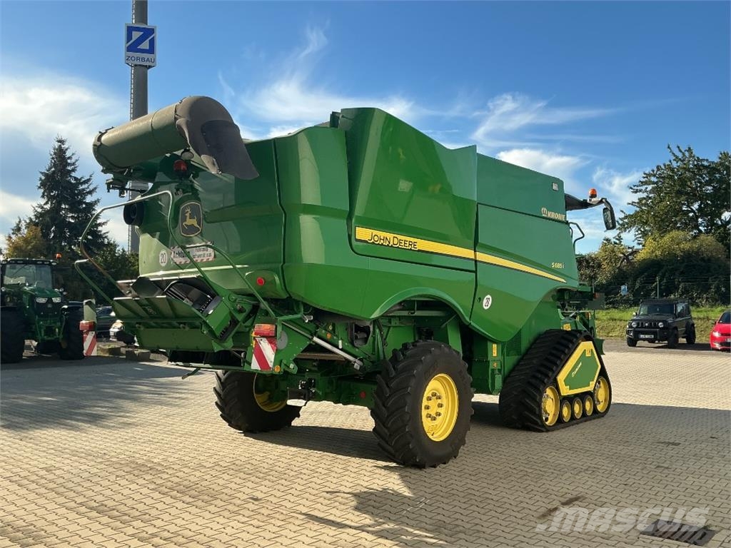 John Deere S685i Mähdrescher