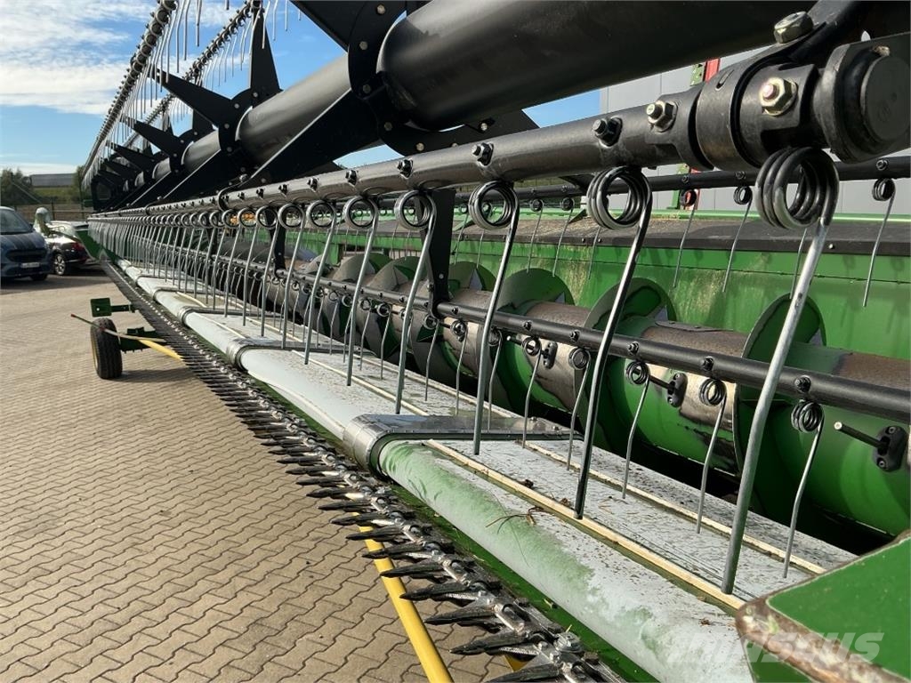 John Deere S685i Mähdrescher