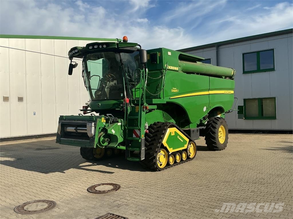 John Deere S685i Mähdrescher