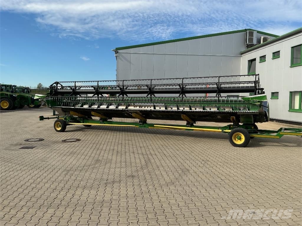 John Deere S685i Mähdrescher