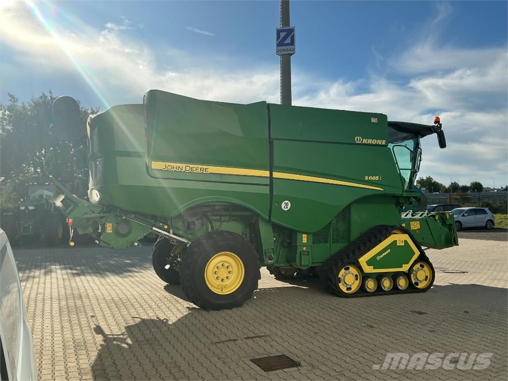 John Deere S685i Mähdrescher