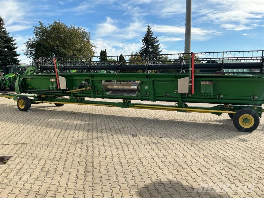 John Deere S685i Mähdrescher