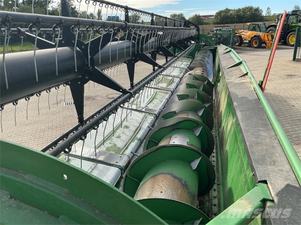 John Deere S685i Mähdrescher