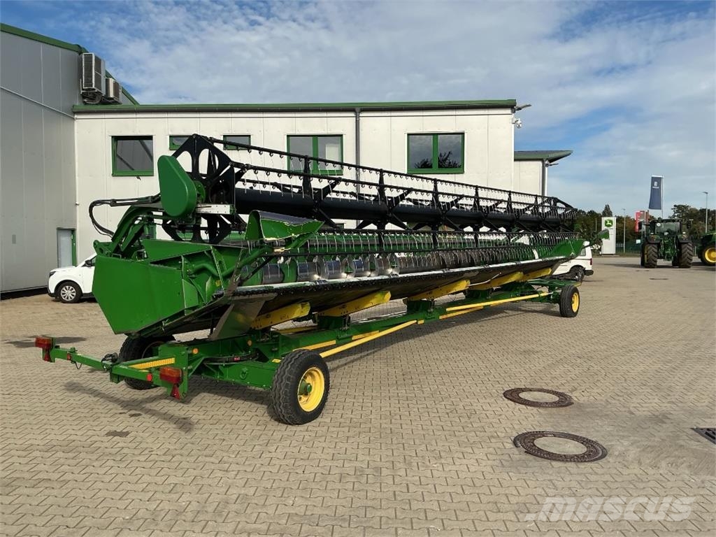 John Deere S685i Mähdrescher