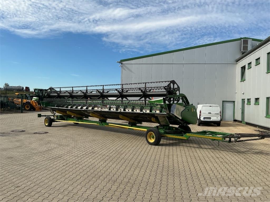 John Deere S685i Mähdrescher
