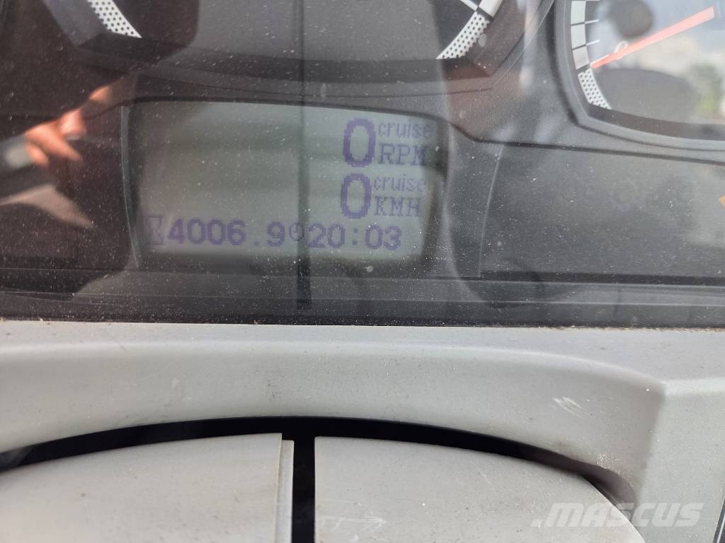 Valtra 214 拖拉机/农用车