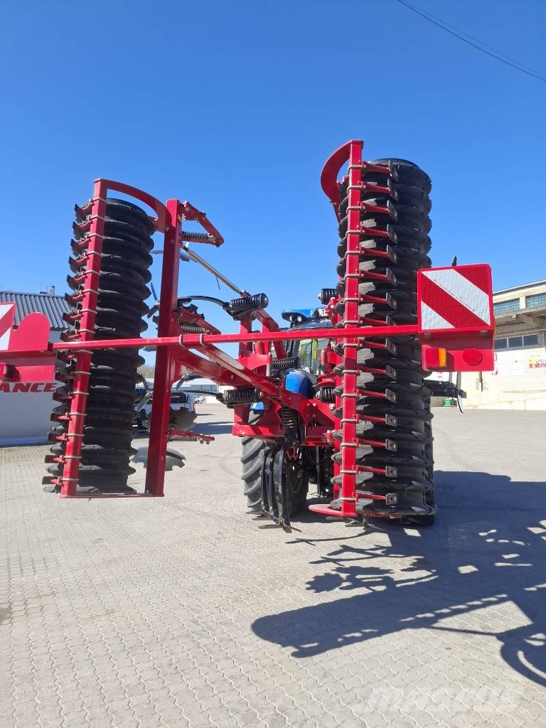 Horsch Terrano 4 FX Déchaumeur, cultivateur