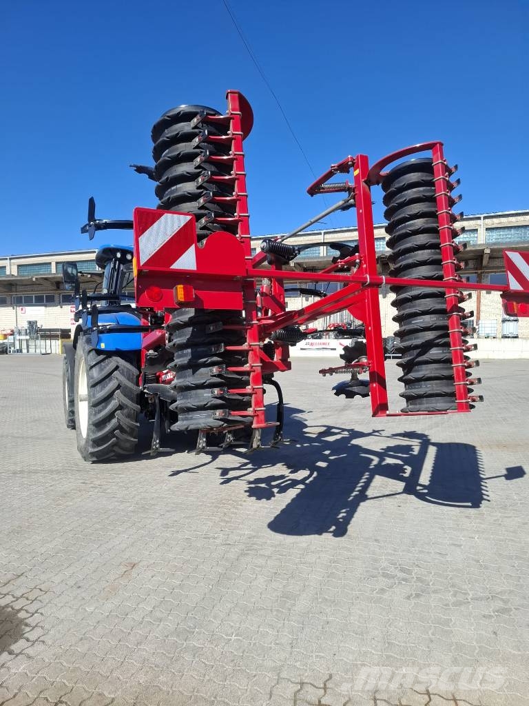 Horsch Terrano 4 FX Déchaumeur, cultivateur