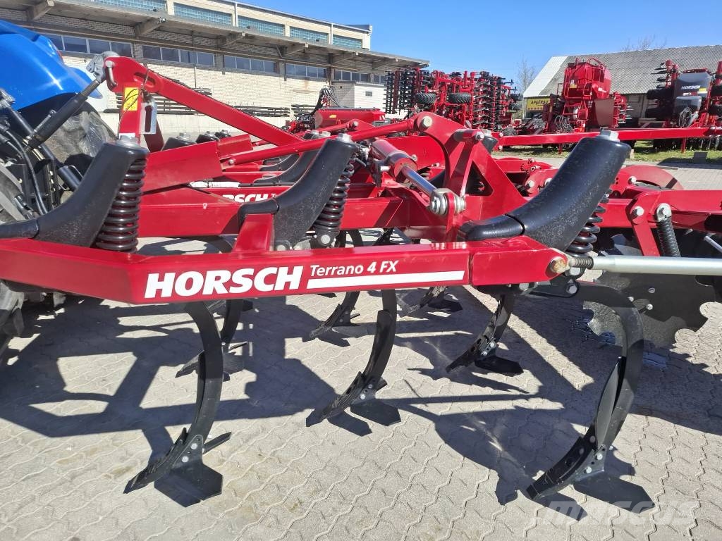 Horsch Terrano 4 FX Déchaumeur, cultivateur