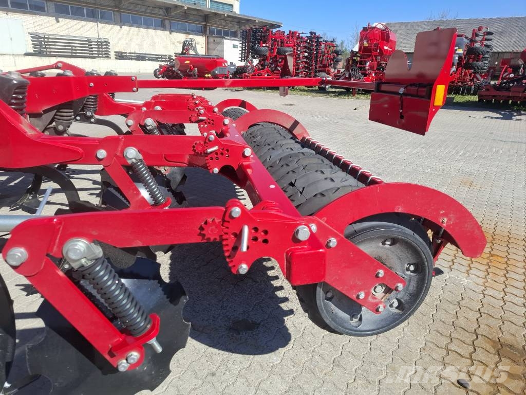 Horsch Terrano 4 FX Déchaumeur, cultivateur