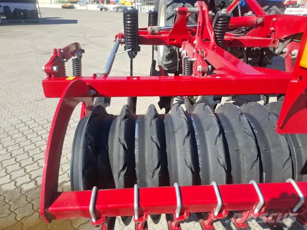 Horsch Terrano 4 FX Déchaumeur, cultivateur
