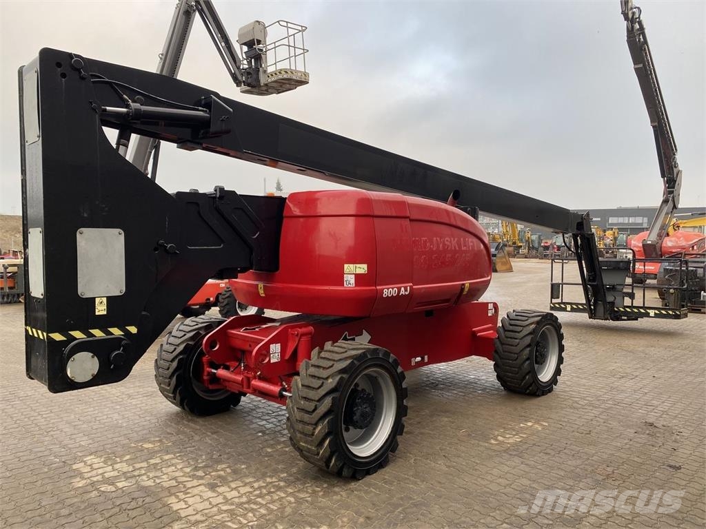 JLG 800AJ Bomliftar