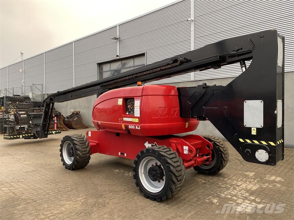 JLG 800AJ Bomliftar