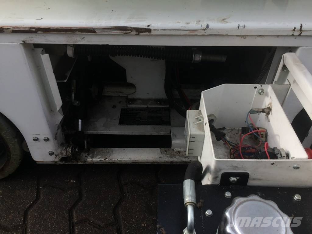 UpRight TM 12 V-2748 EO Vertikalne radne podizne platforme