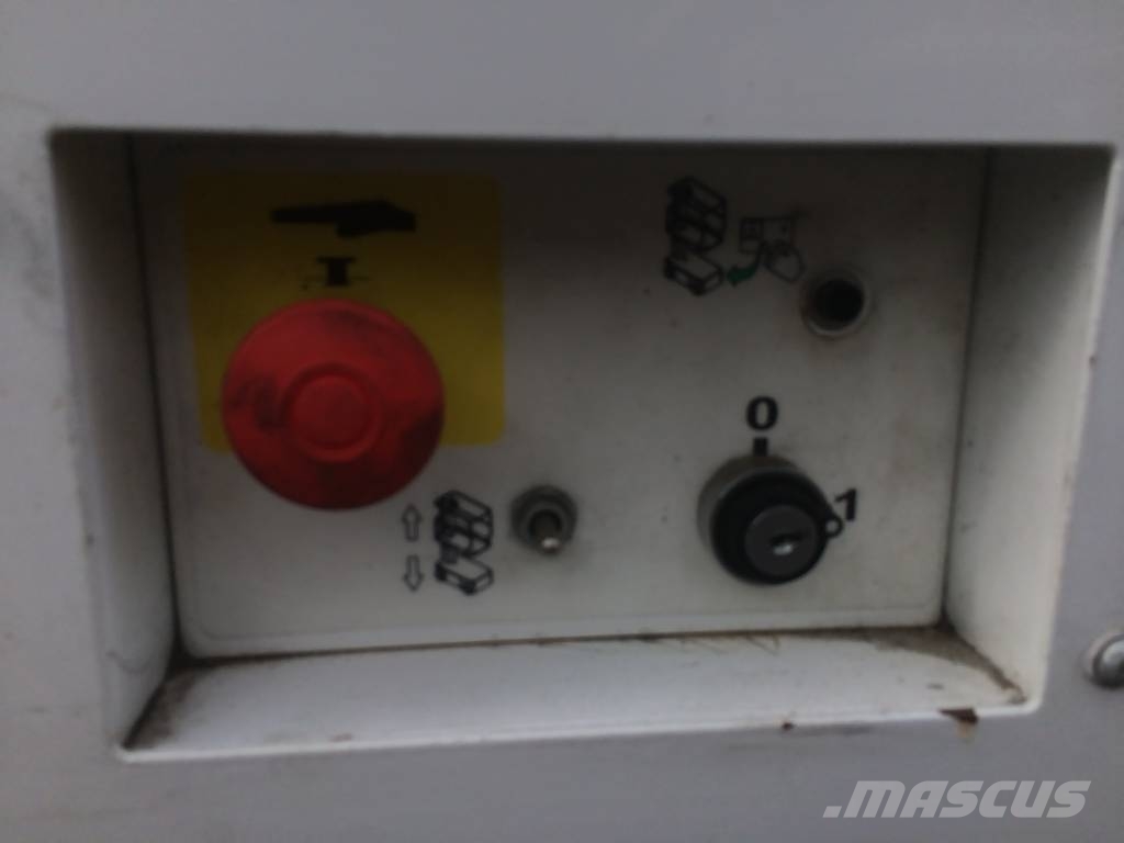 UpRight TM 12 V-2748 EO Vertikalne radne podizne platforme