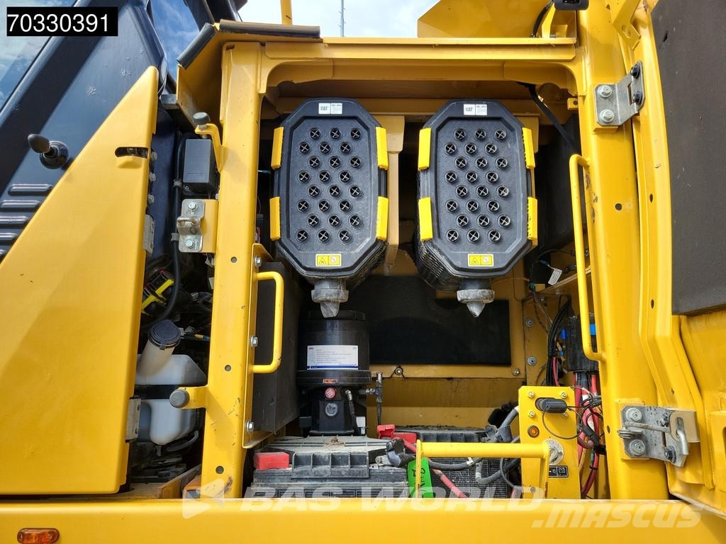CAT 352 -07A حفارات زحافة