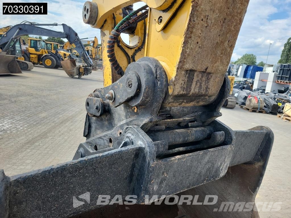 CAT 352 -07A حفارات زحافة