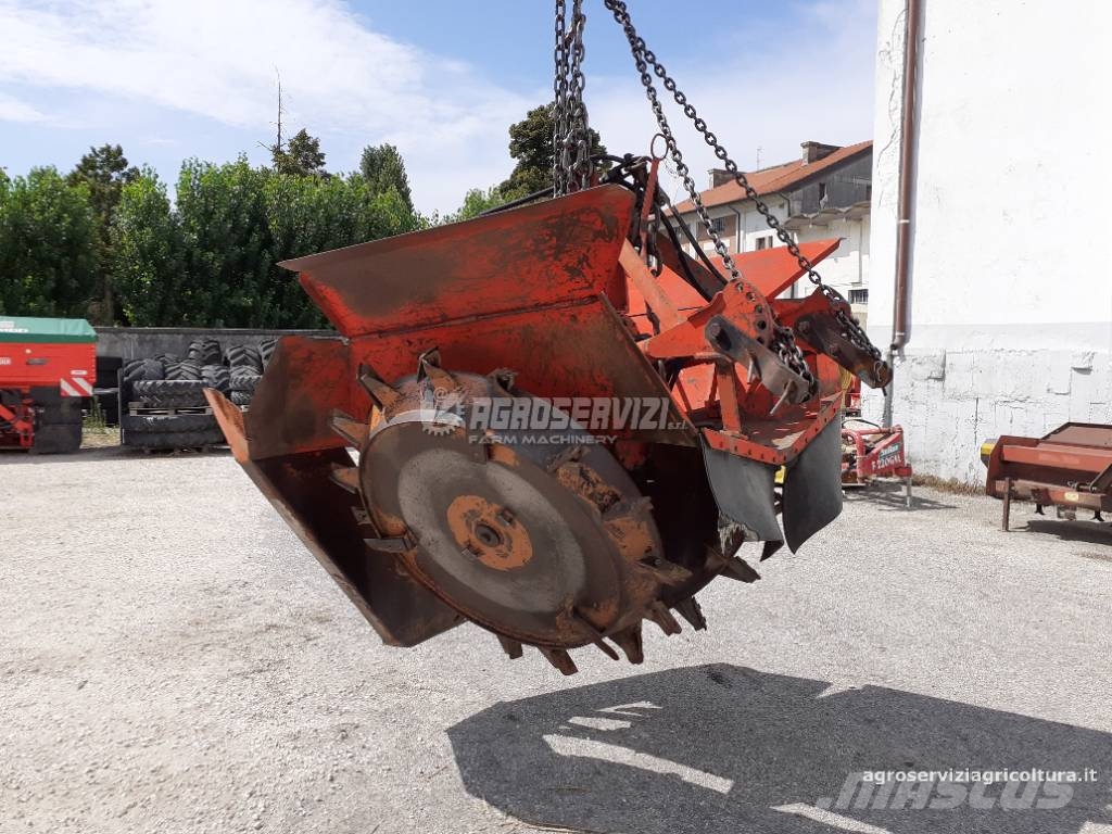  COSMECO SCAVAFOSSI B251 Rýhovače