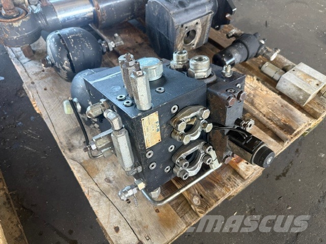 Astra ADT 30 C USED HYDRAULIC PARTS هيدروليات