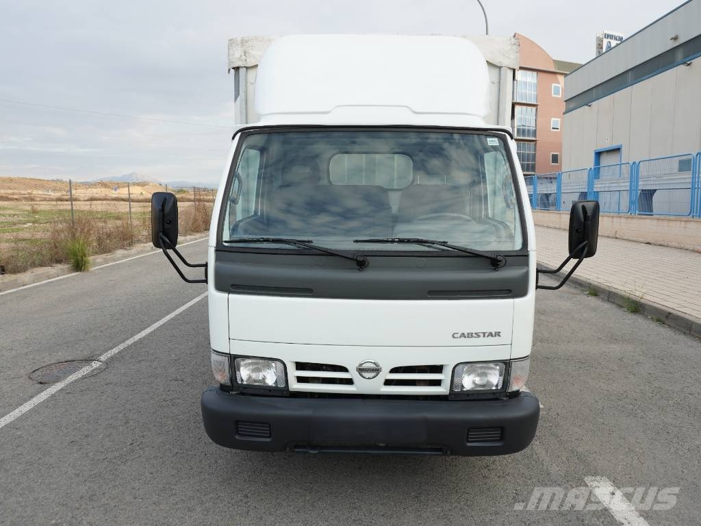 Nissan CABSTAR SEMITAULINER **68.000 KMS** Camion cu prelata