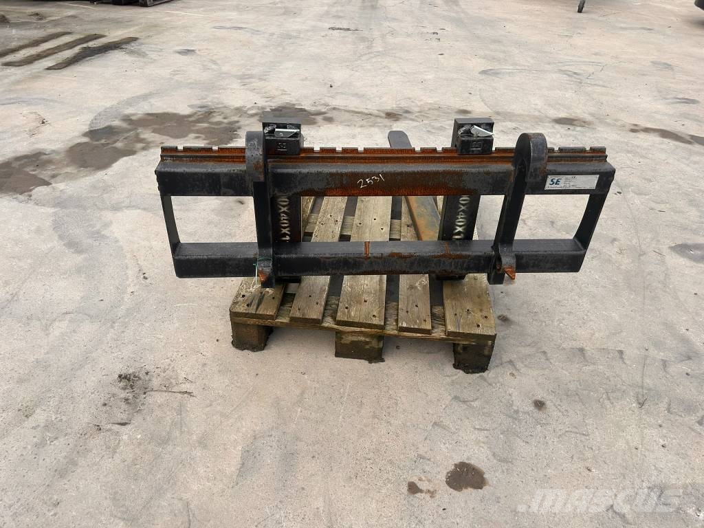 SE Equipment  Gaffelställ 2,5 Ton ملحقات أمامية للوادر
