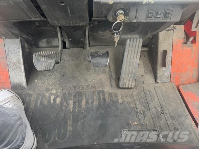 Toyota 02-7FGF30 天然气叉车