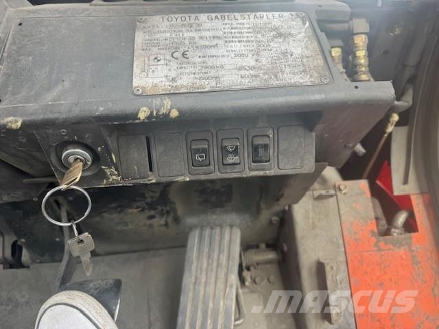Toyota 02-7FGF30 Gāzes autoiekrāvēji (LPG)