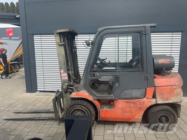 Toyota 02-7FGF30 天然气叉车