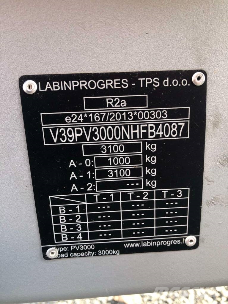 Traktorový návěs Třístranný sklápěč PV 3000 - náje 箱體半拖車