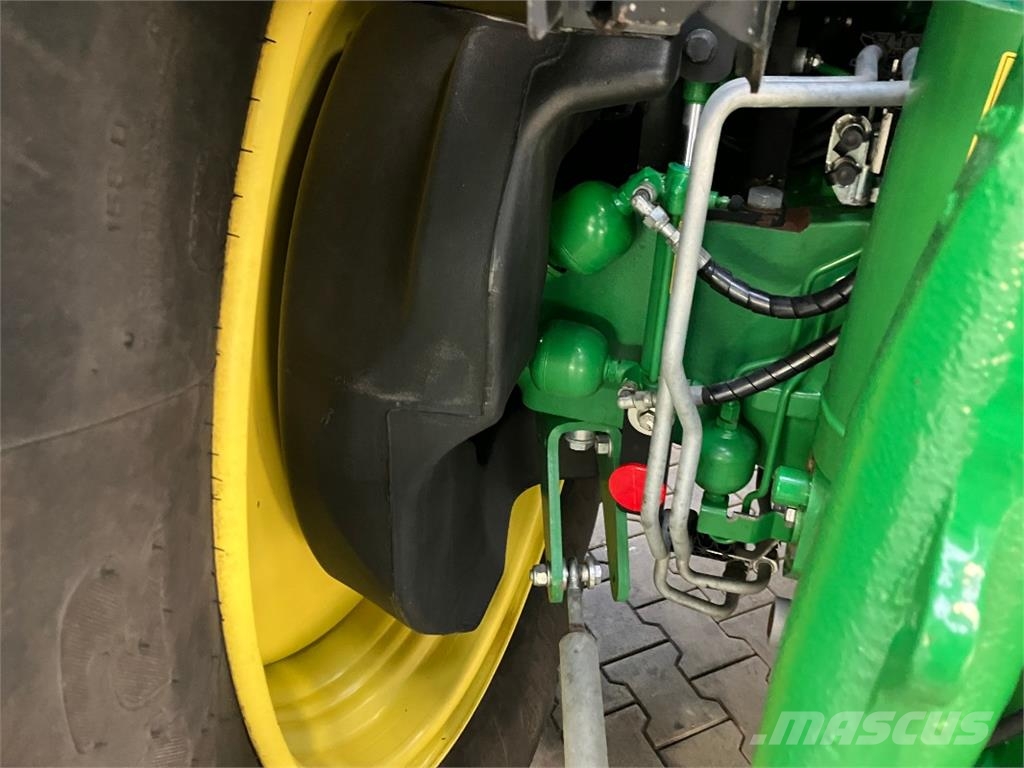 John Deere 6155R Traktori