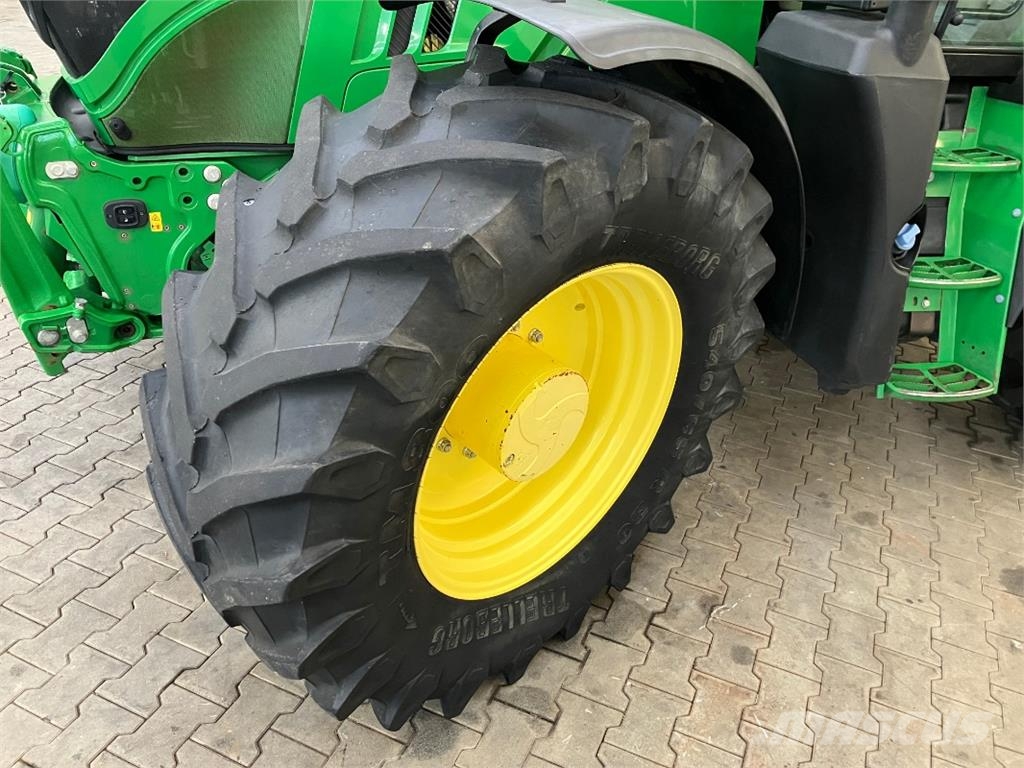 John Deere 6155R Traktori