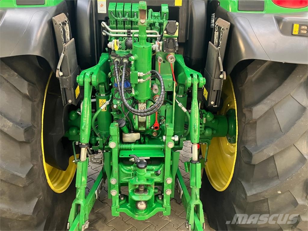 John Deere 6155R Traktori