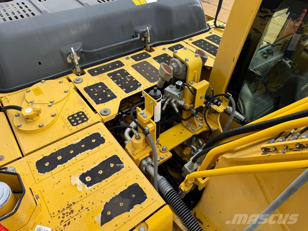Komatsu PC240LC-10 حفارات زحافة