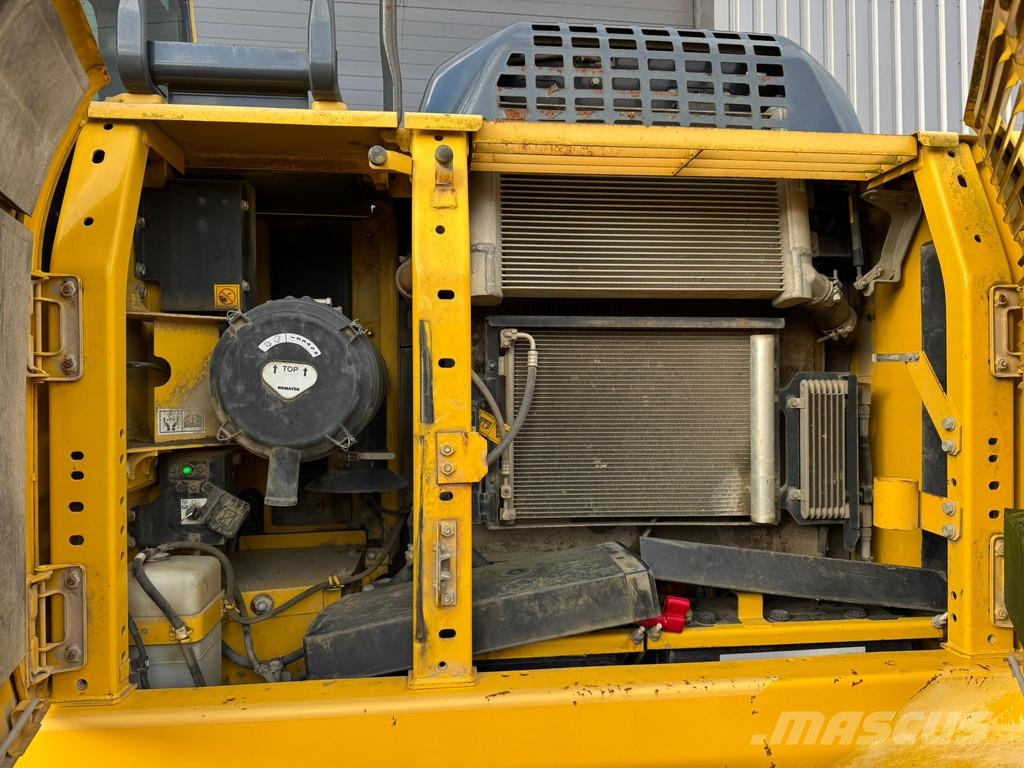 Komatsu PC240LC-10 حفارات زحافة