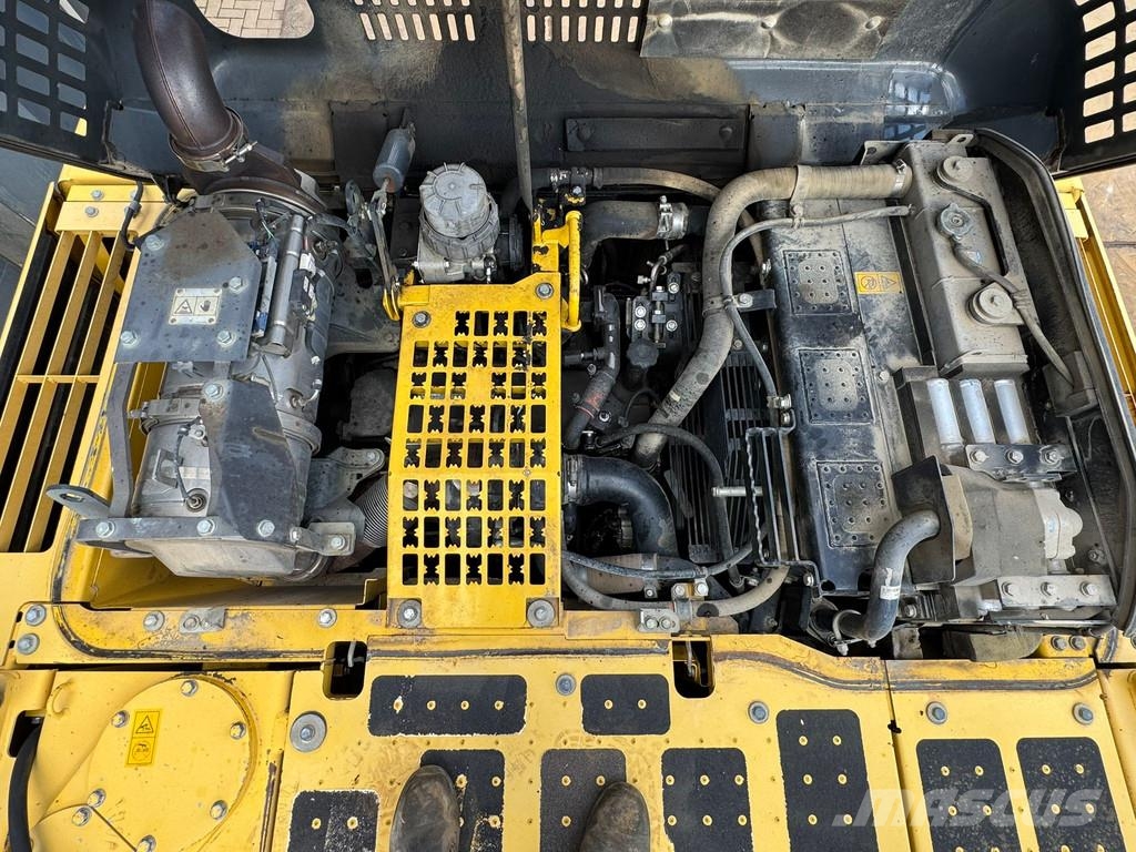 Komatsu PC240LC-10 حفارات زحافة