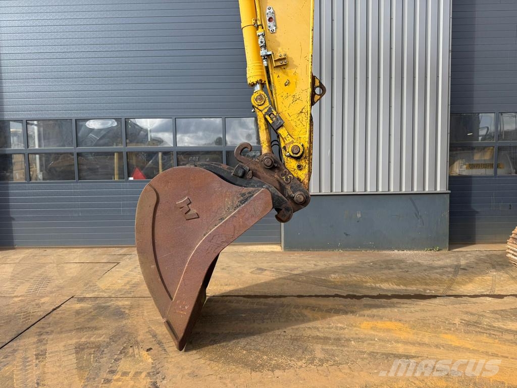 Komatsu PC240LC-10 حفارات زحافة