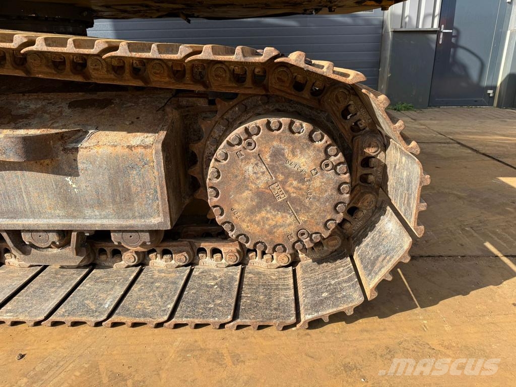 Komatsu PC240LC-10 حفارات زحافة