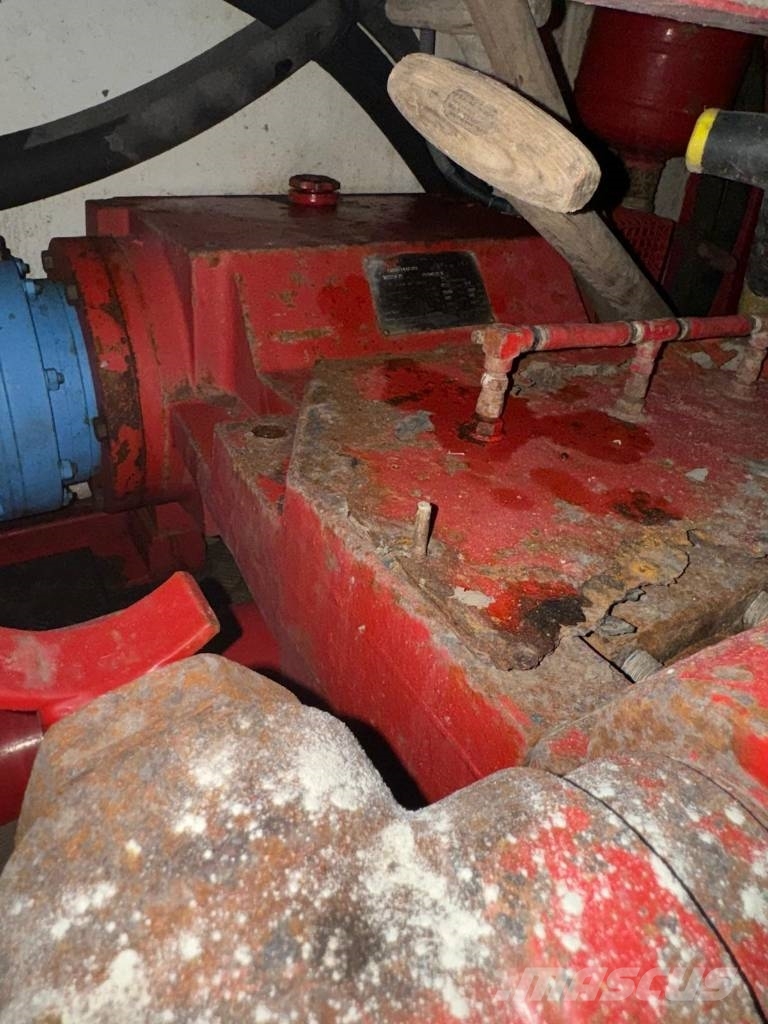 Ditch Witch , Vermeer, Tracto techniek Truck With mixunit and  Camiones de perforación móvil