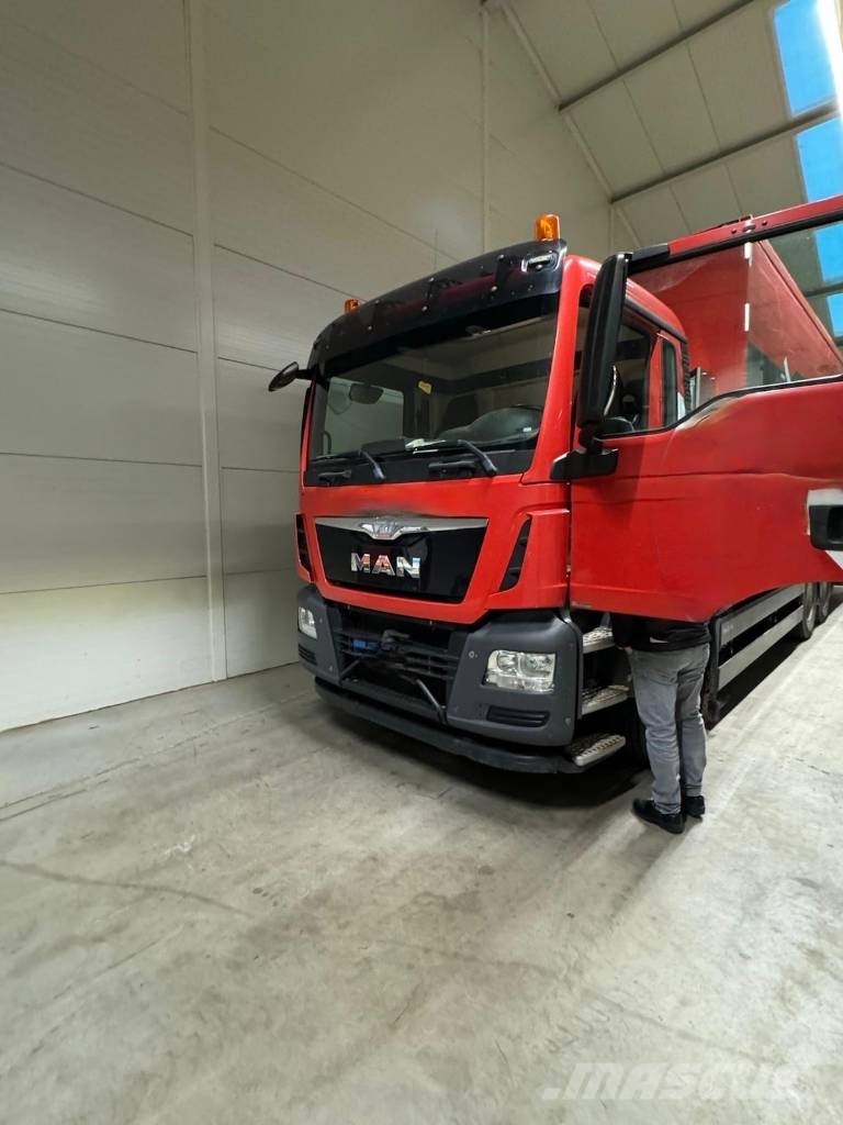 Ditch Witch , Vermeer, Tracto techniek Truck With mixunit and  Camiones de perforación móvil