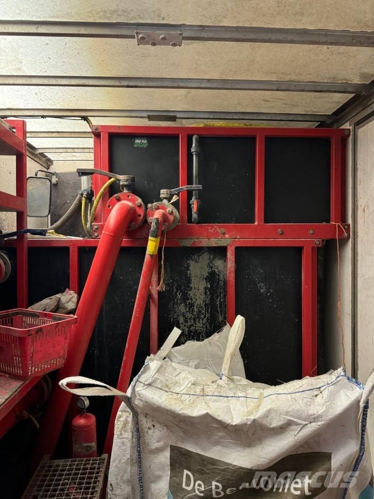 Ditch Witch , Vermeer, Tracto techniek Truck With mixunit and  Camiones de perforación móvil