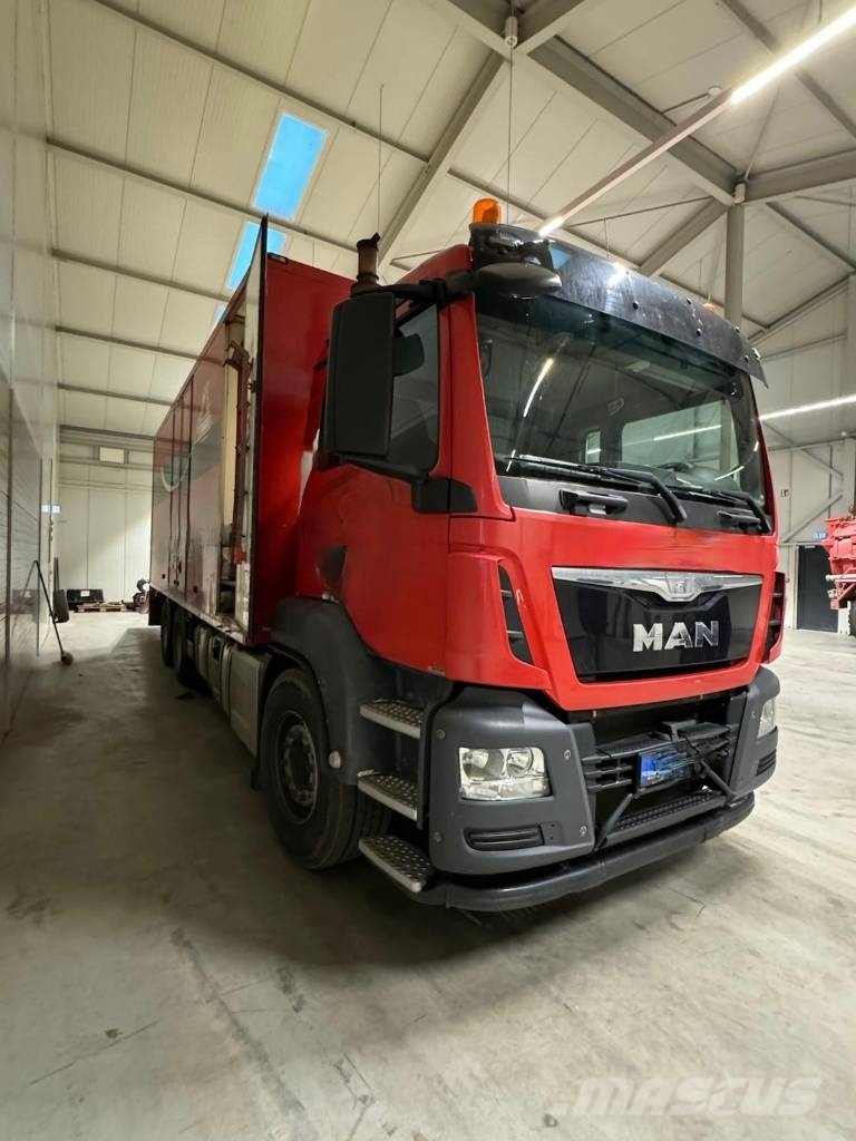 Ditch Witch , Vermeer, Tracto techniek Truck With mixunit and  Camiones de perforación móvil