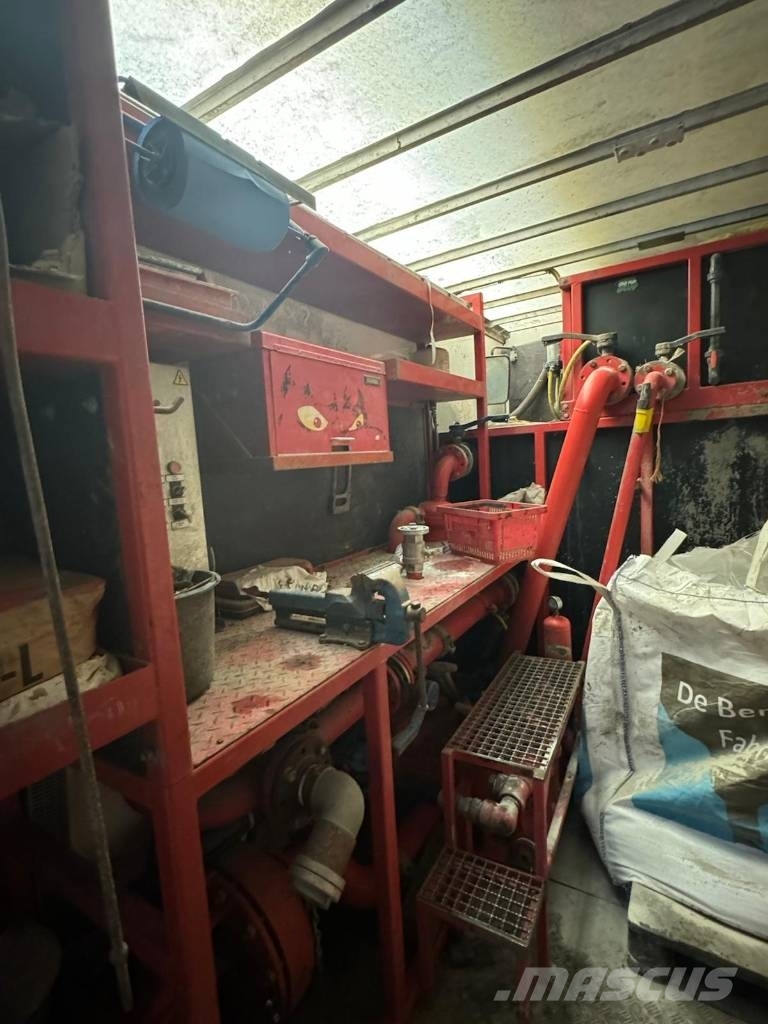 Ditch Witch , Vermeer, Tracto techniek Truck With mixunit and  Camiones de perforación móvil