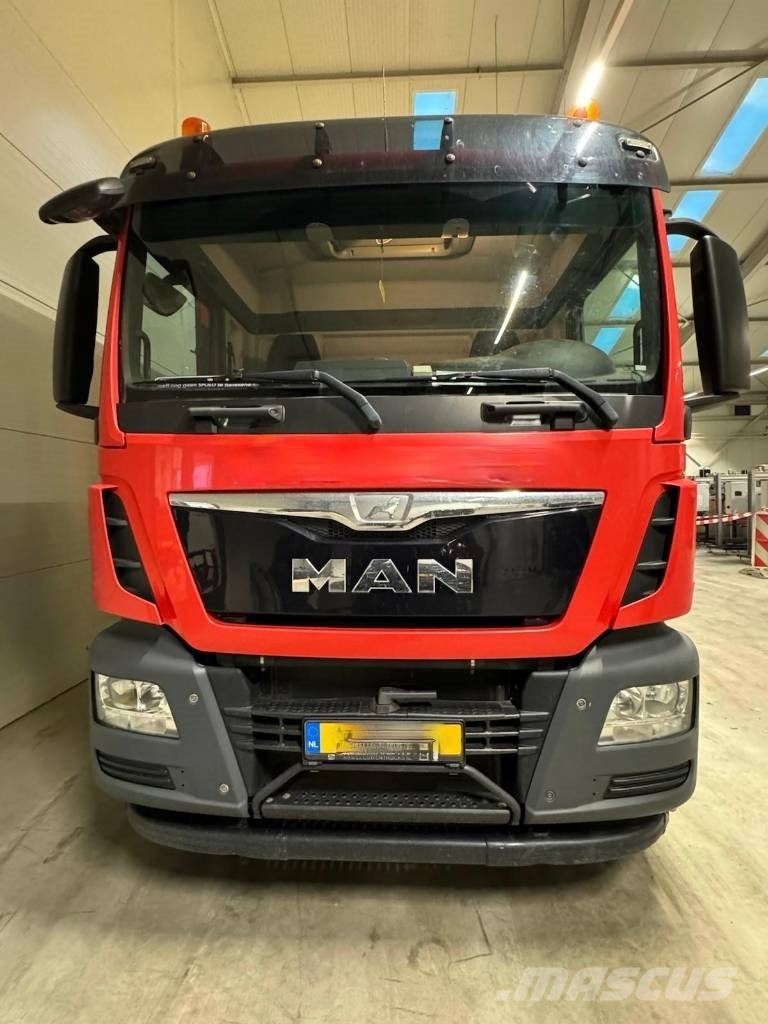 Ditch Witch , Vermeer, Tracto techniek Truck With mixunit and  Camiones de perforación móvil