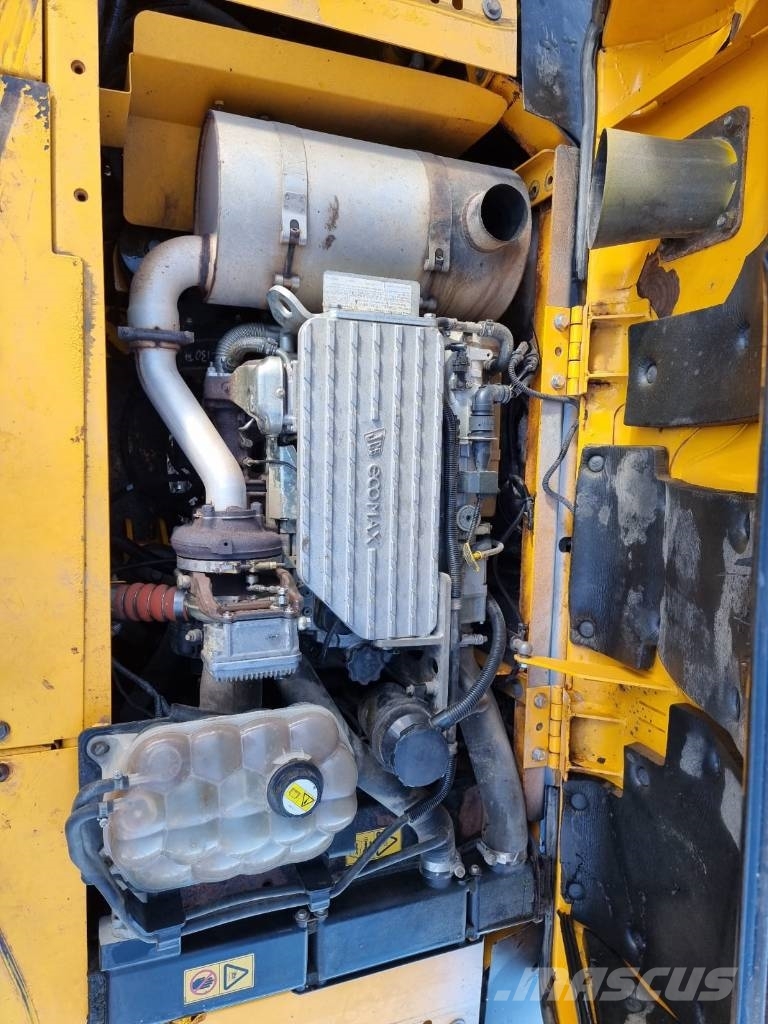 JCB JS 130 LC T4i Pelle sur chenilles