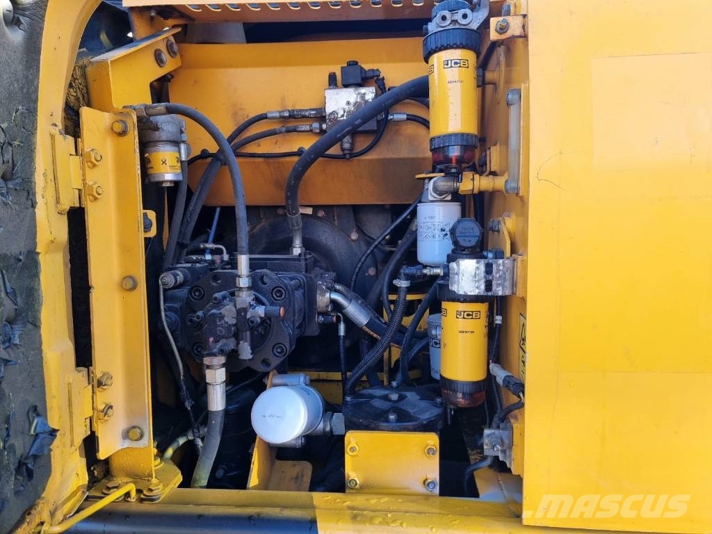 JCB JS 130 LC T4i Pelle sur chenilles