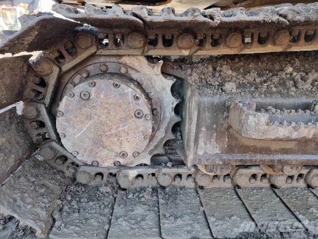 JCB JS 130 LC T4i Pelle sur chenilles