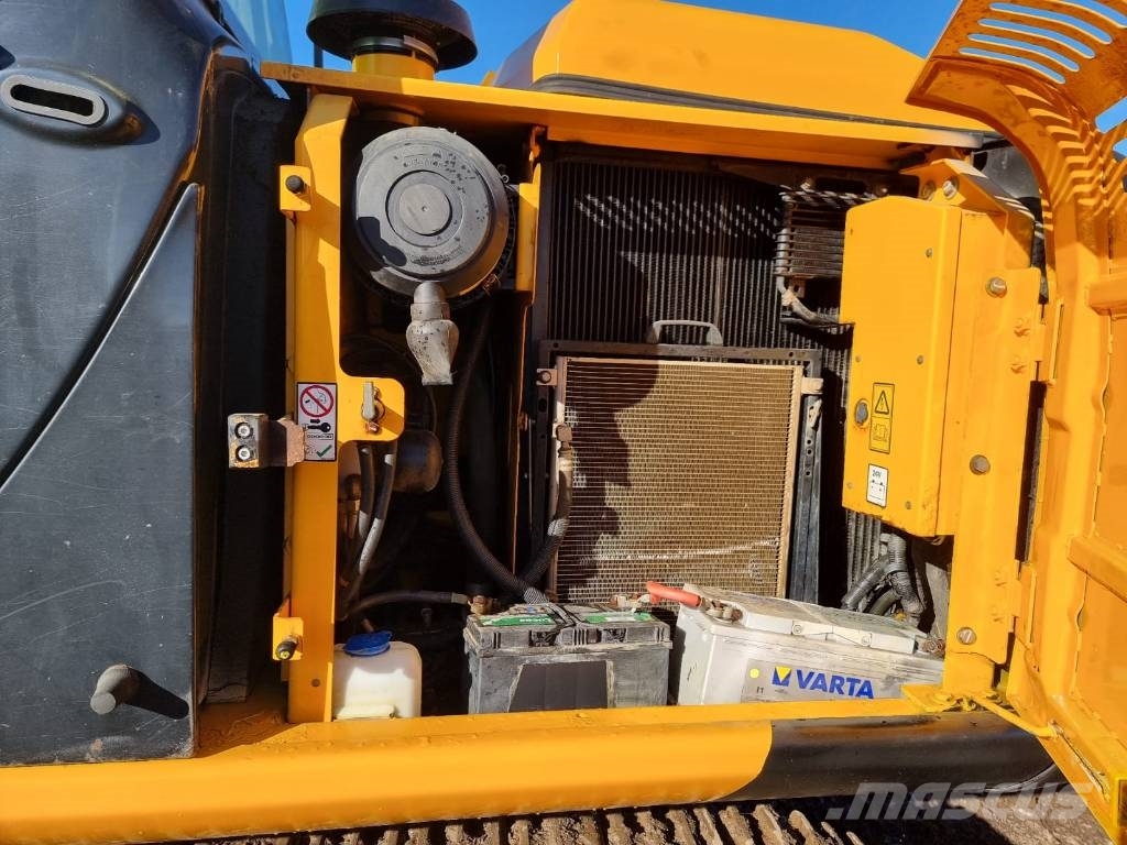JCB JS 130 LC T4i Pelle sur chenilles