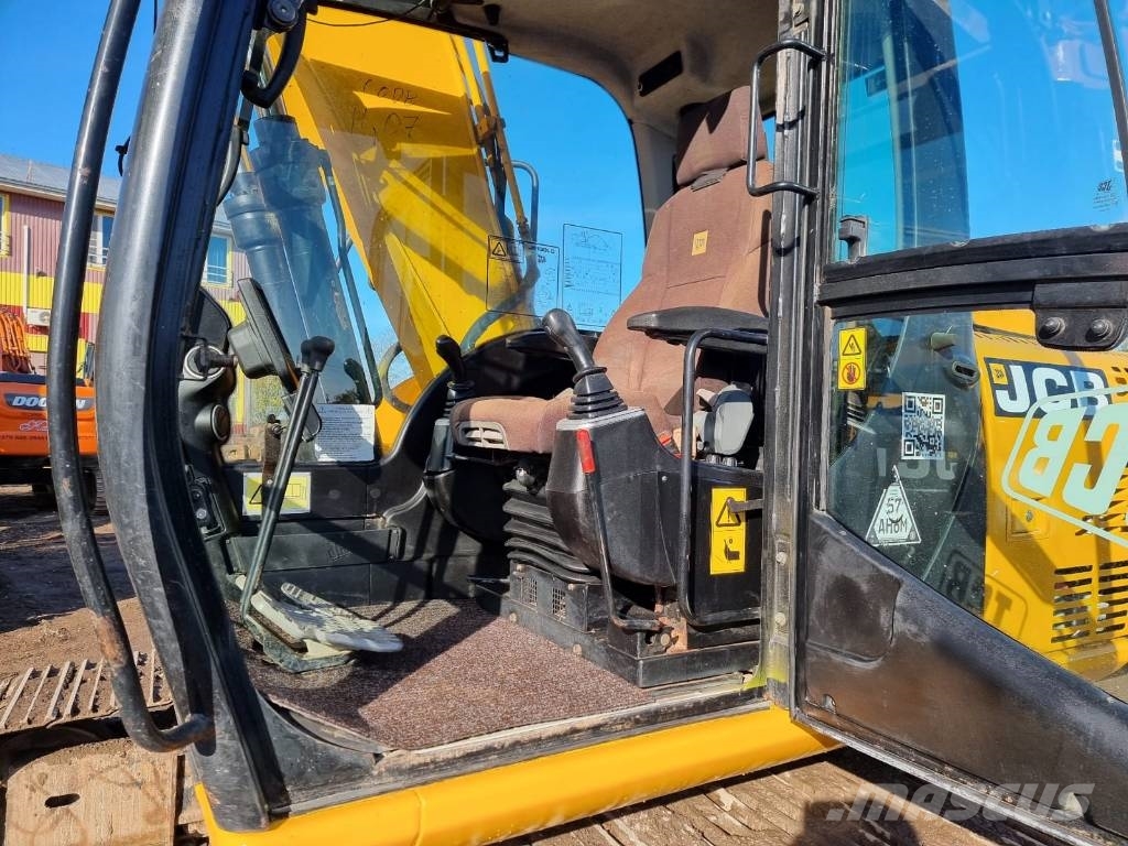 JCB JS 130 LC T4i Pelle sur chenilles