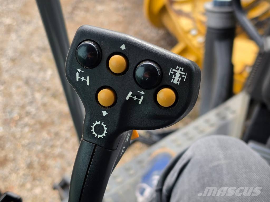 CAT 140 AWD Väghyvlar